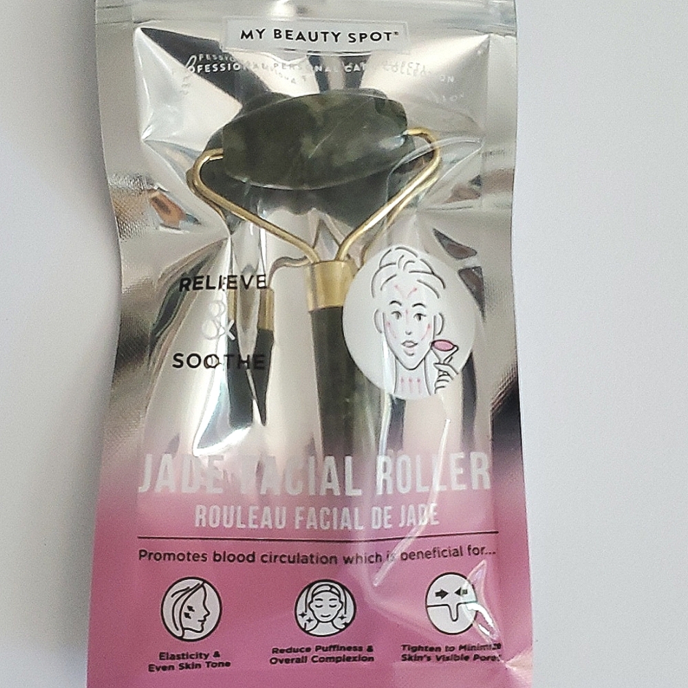 JADE FACIAL ROLLER